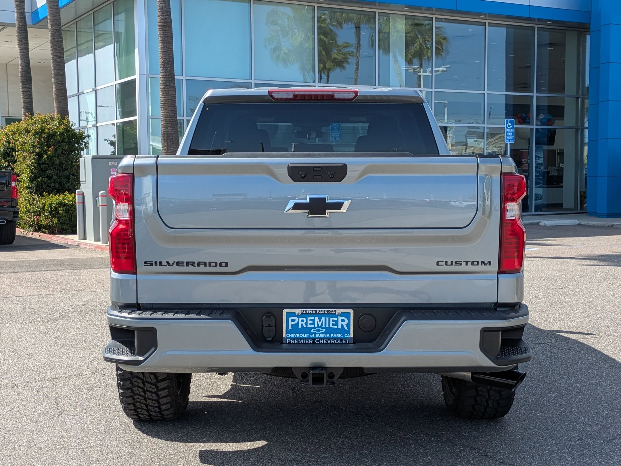 2025 Chevrolet Silverado 1500 Custom photo 4