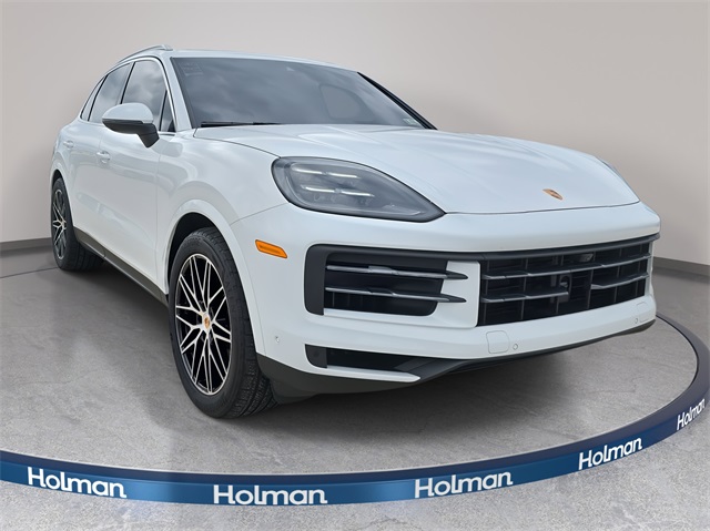 2025 Porsche Cayenne Base photo 2