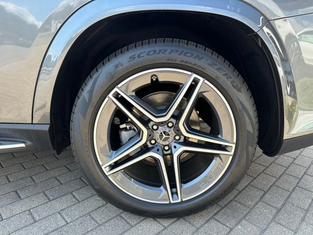 2025 Mercedes Benz GLS 450 4MATIC photo 10