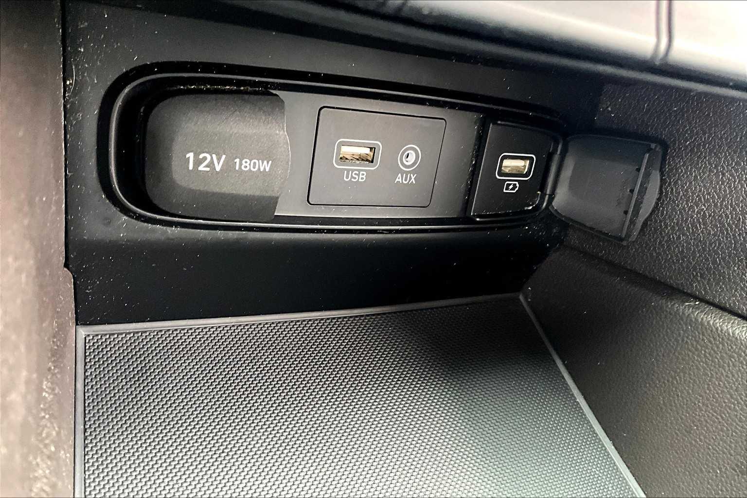 2020 Hyundai Santa Fe SEL photo 30