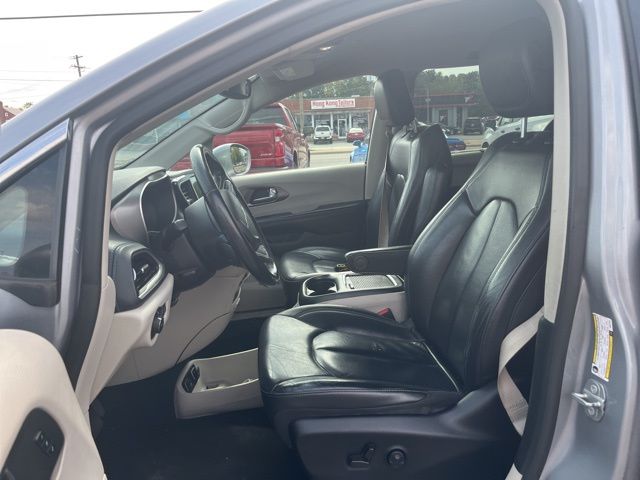 2021 Chrysler Pacifica Touring L photo 15
