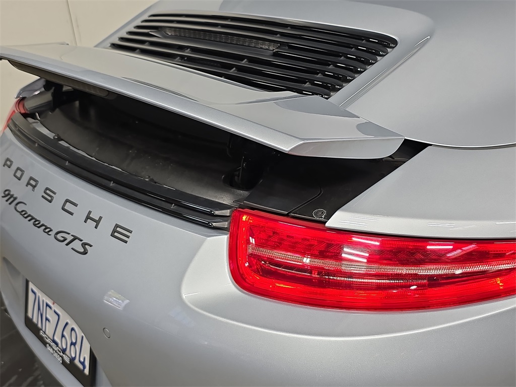 2015 Porsche 911 GTS photo 28