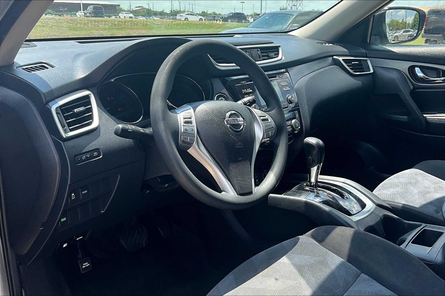 2016 Nissan Rogue SV photo 17