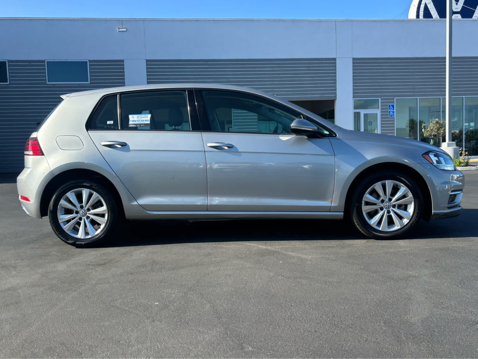 2020 Volkswagen Golf TSI photo 2