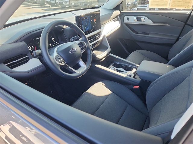 2025 Ford Explorer photo 3