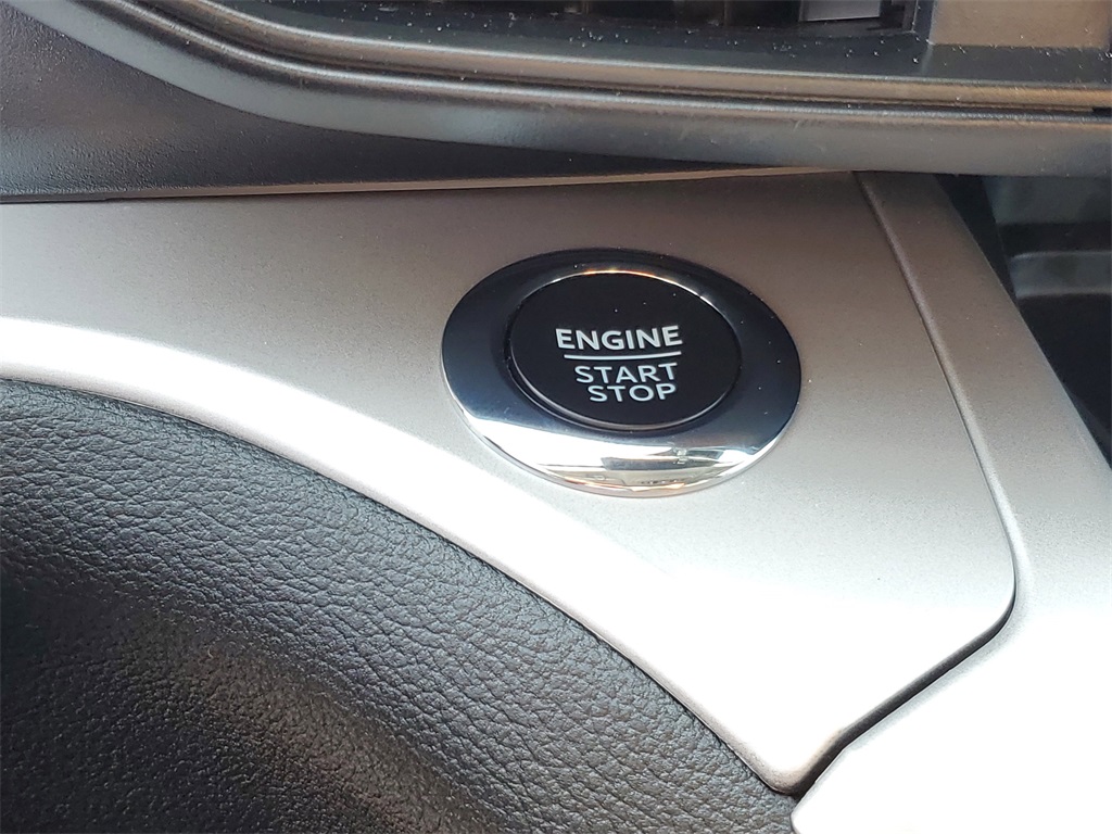 2023 Ford Explorer XLT photo 12