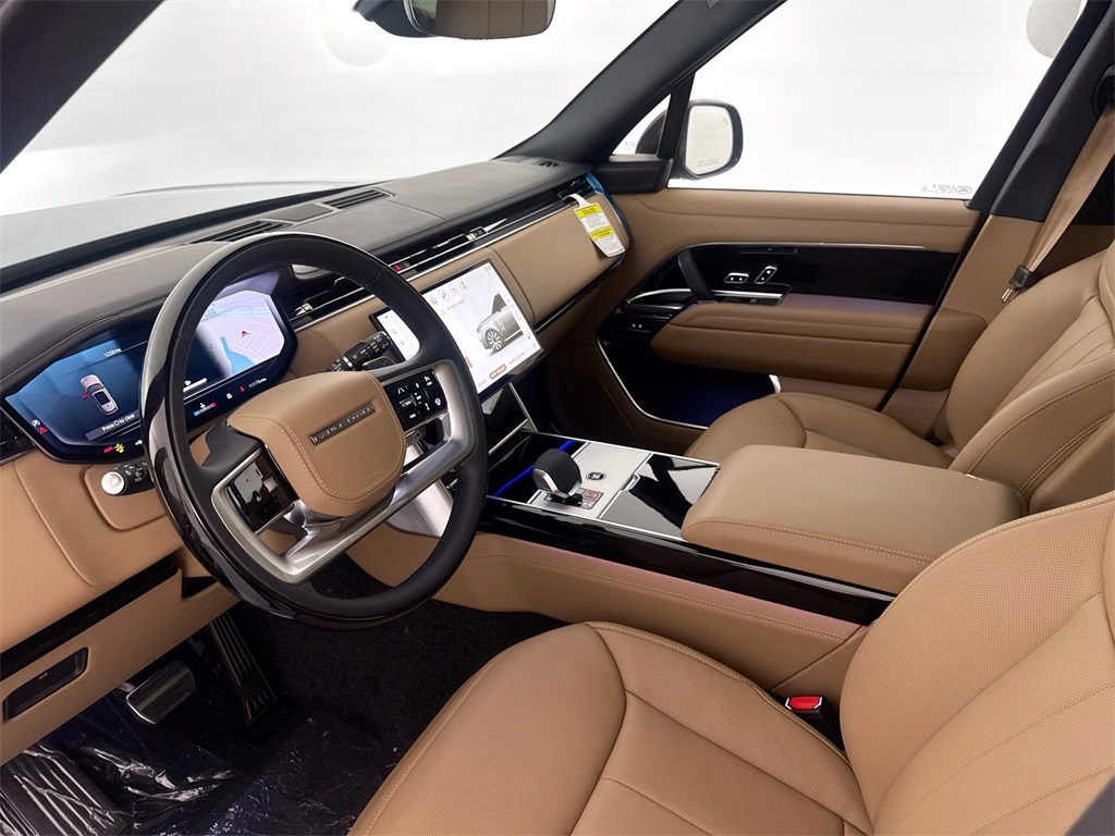2025 Land Rover Range Rover SE photo 6