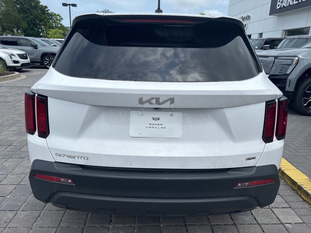 2023 Kia Sorento LX photo 3