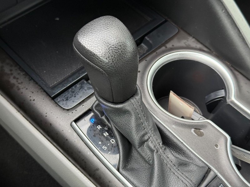 2023 Toyota Camry Hybrid LE photo 24