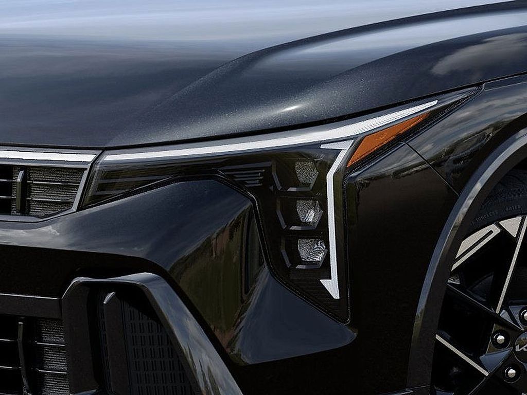2025 Kia K4 GT-Line photo 8
