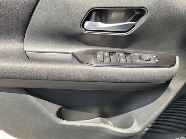 2025 Nissan Kicks SV photo 21