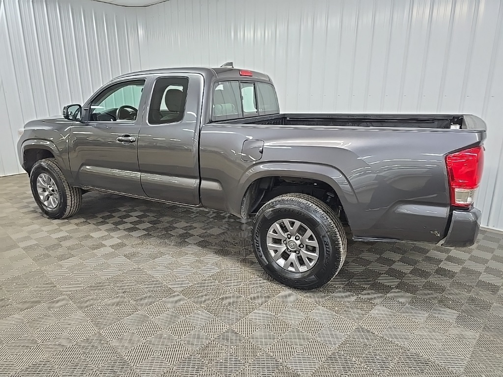 2017 Toyota Tacoma SR 4x4 Access Cab photo 4