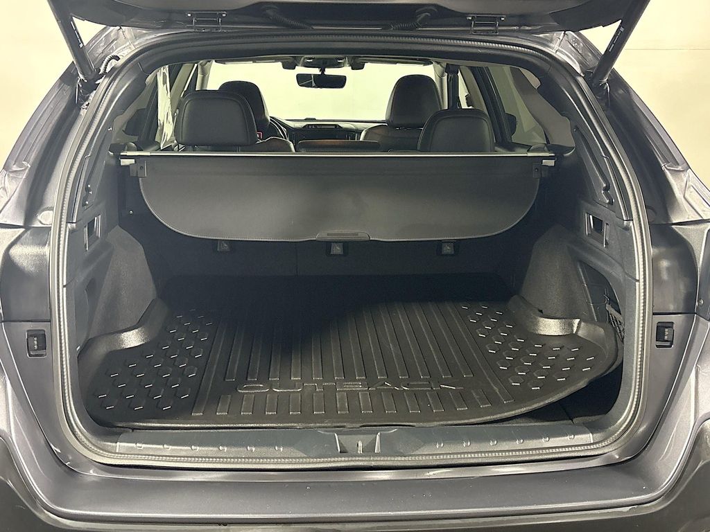 2022 Subaru Outback Limited photo 21
