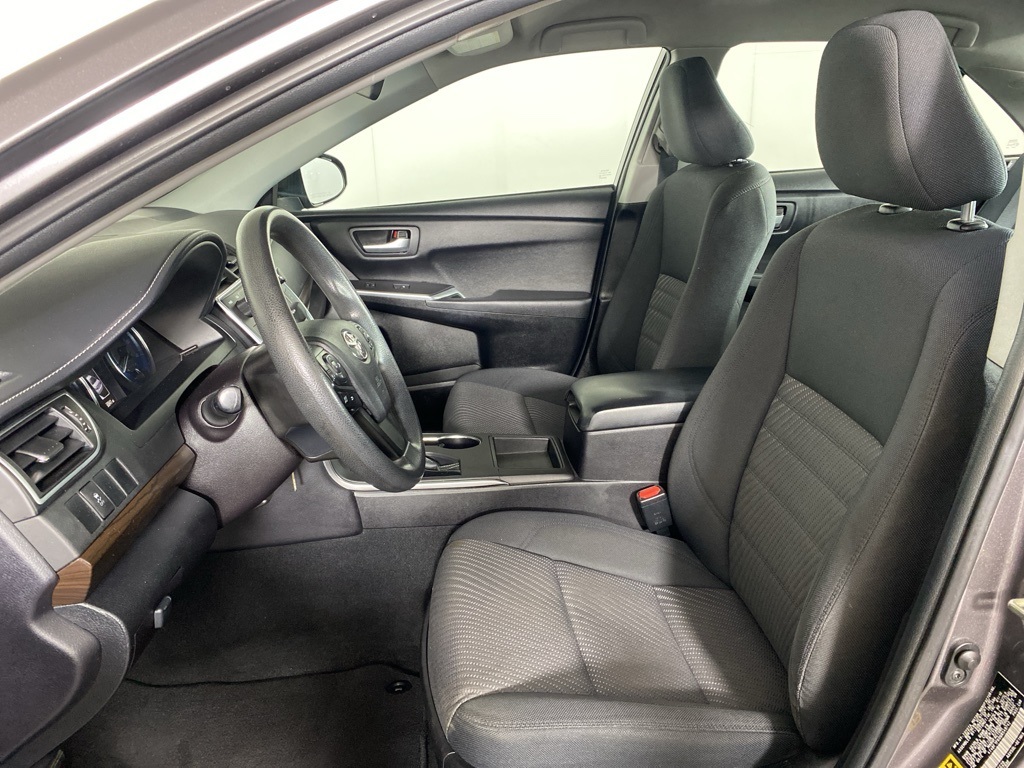 2016 Toyota Camry LE photo 3
