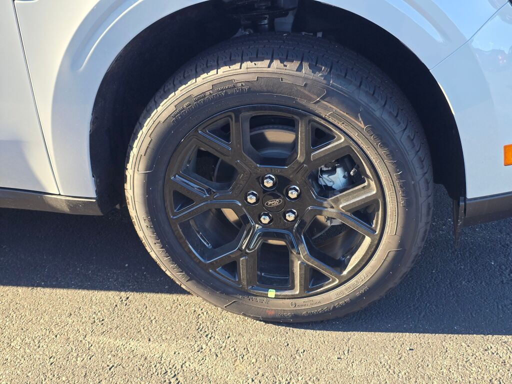 2025 Ford Maverick Lariat photo 4