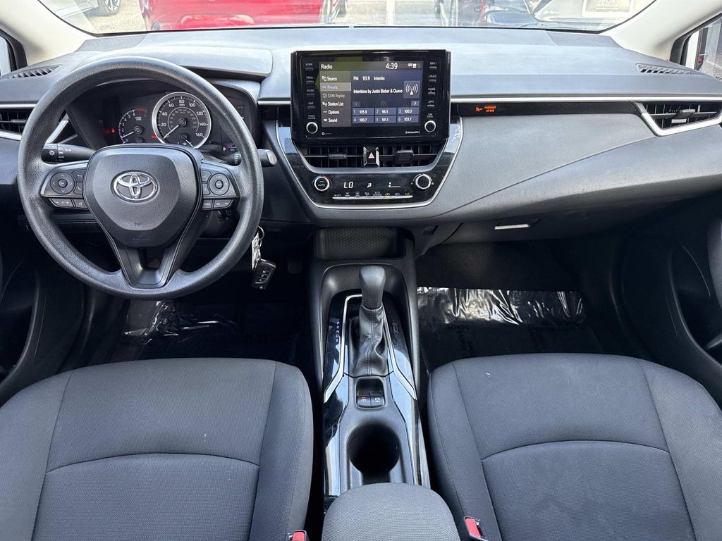 2022 Toyota Corolla LE photo 15