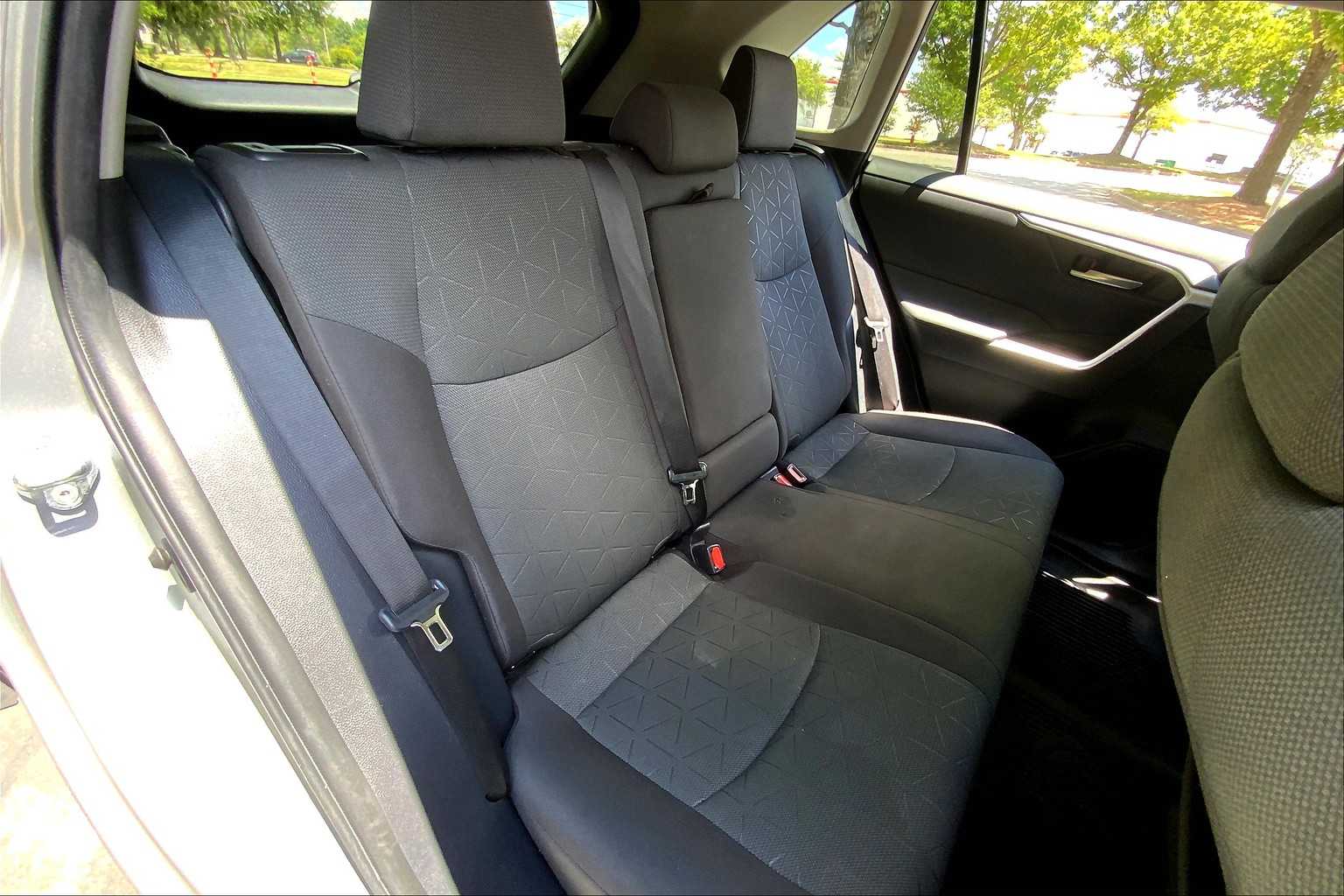 2023 Toyota RAV4 XLE photo 18