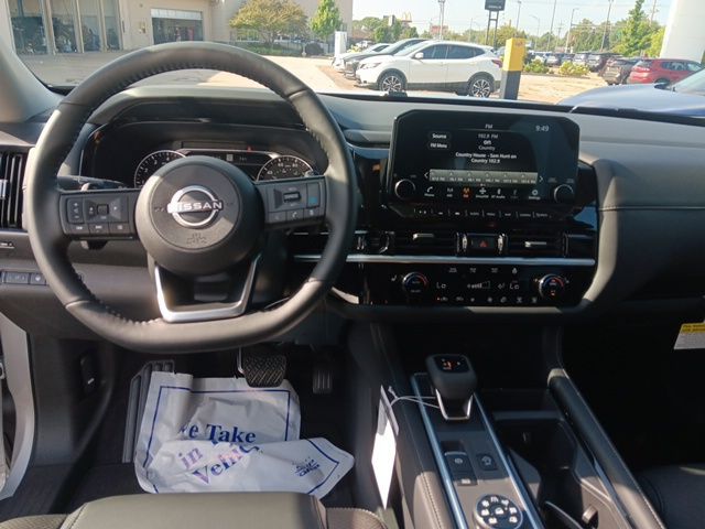 2025 Nissan Pathfinder SL photo 20