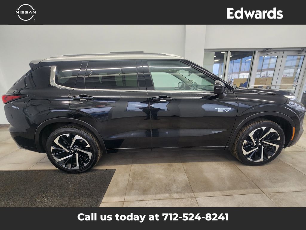 2024 Mitsubishi Outlander Plug-in Hybrid Platinum Edition's photo