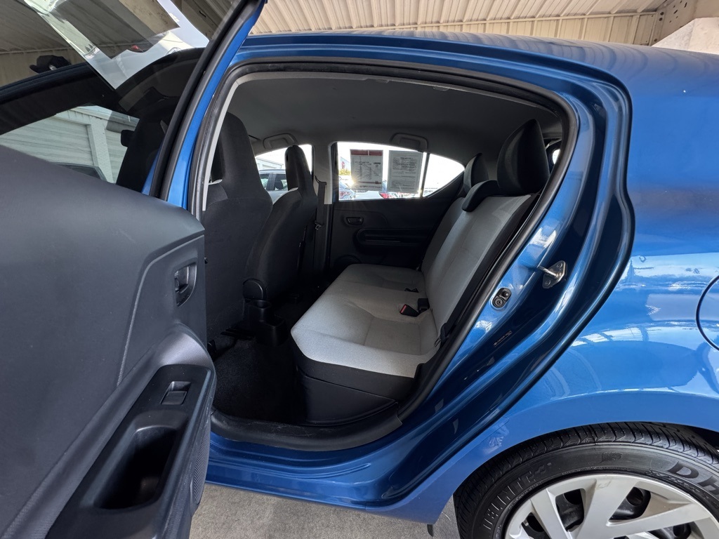 2015 Toyota Prius C One photo 14