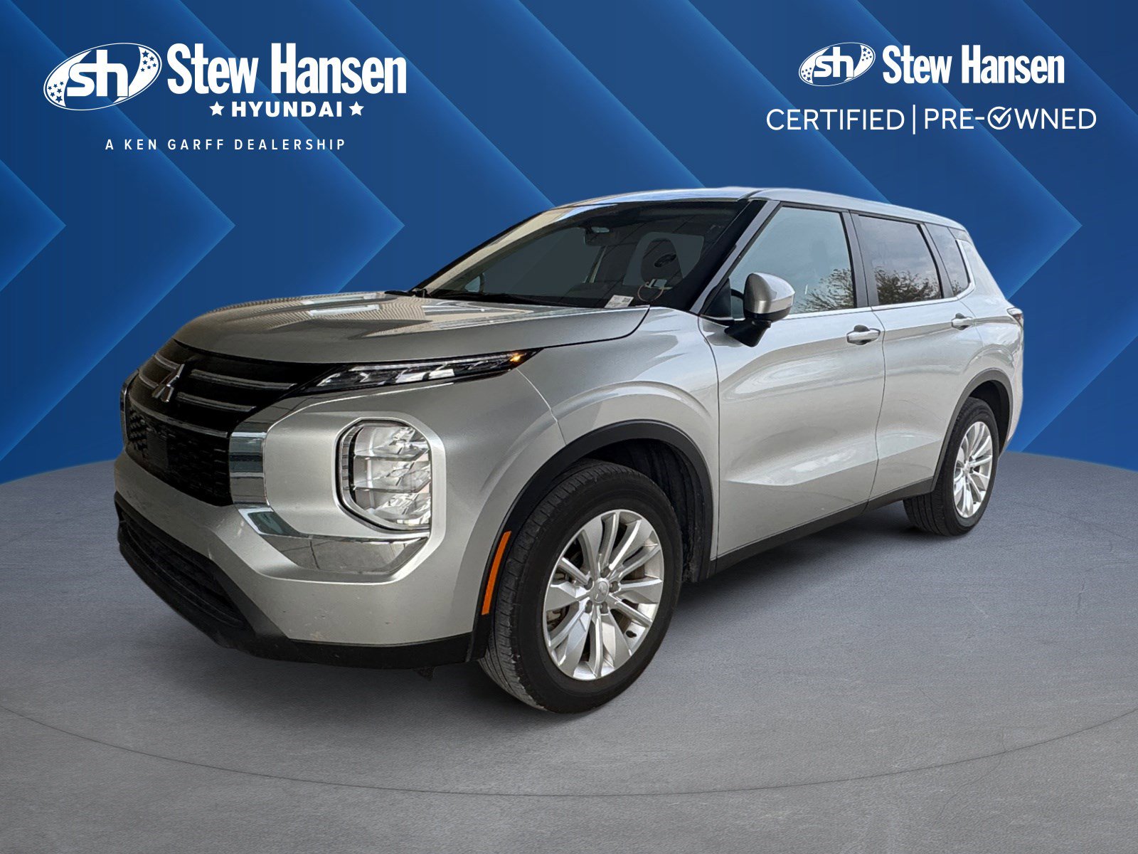 2025 Mitsubishi Outlander ES's photo