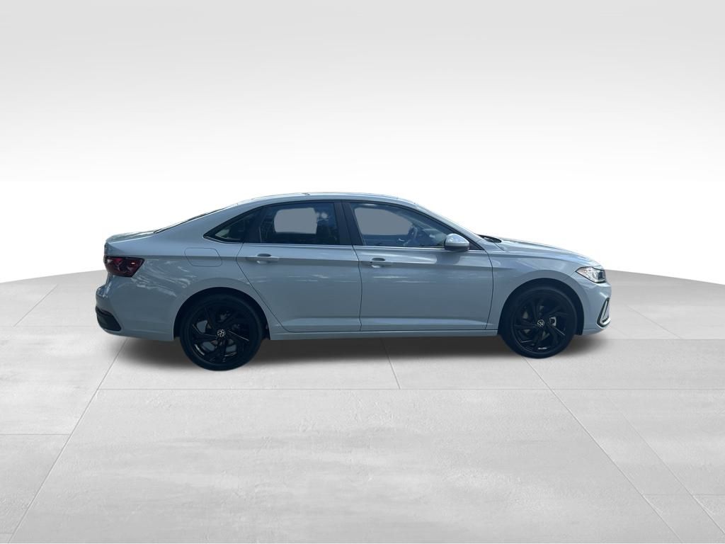 2026 Volkswagen Jetta 1.5T SE photo 2