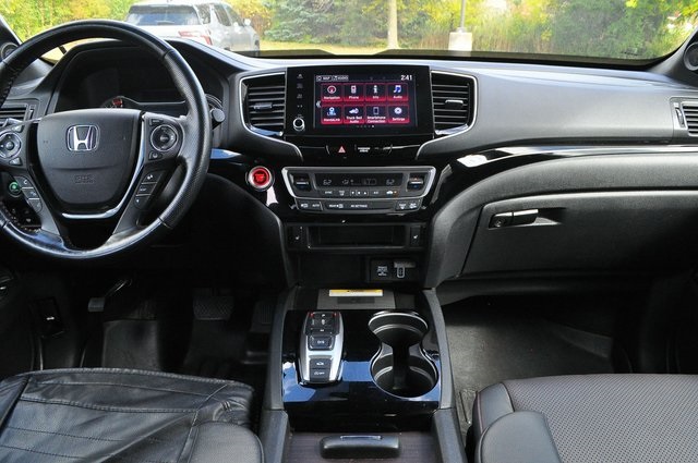 2022 Honda Ridgeline Black Edition photo 16