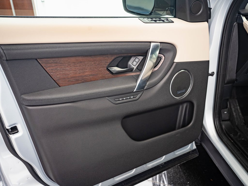 2022 Land Rover Discovery Sport SE photo 20