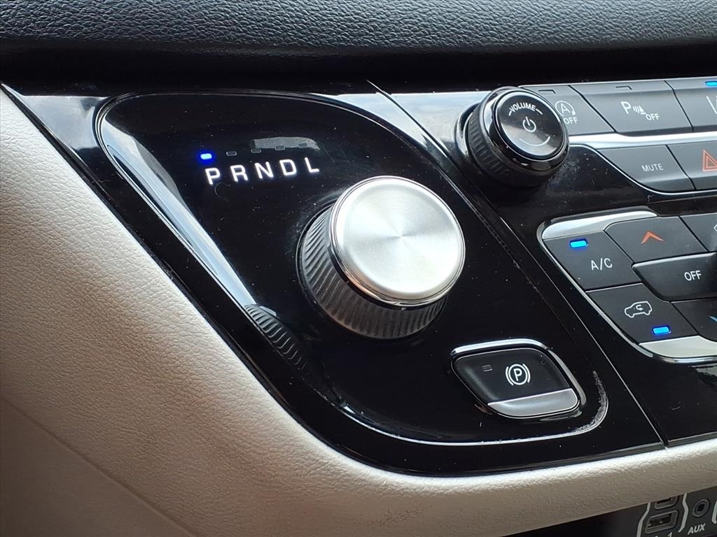 2021 Chrysler Pacifica Touring L photo 17