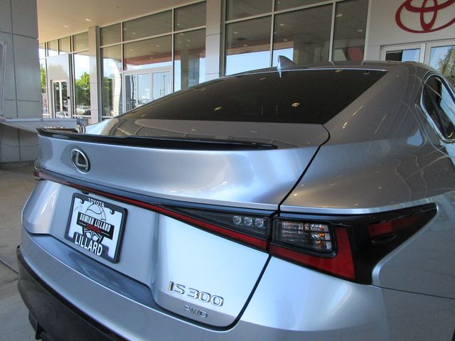 2024 Lexus IS 300 photo 9