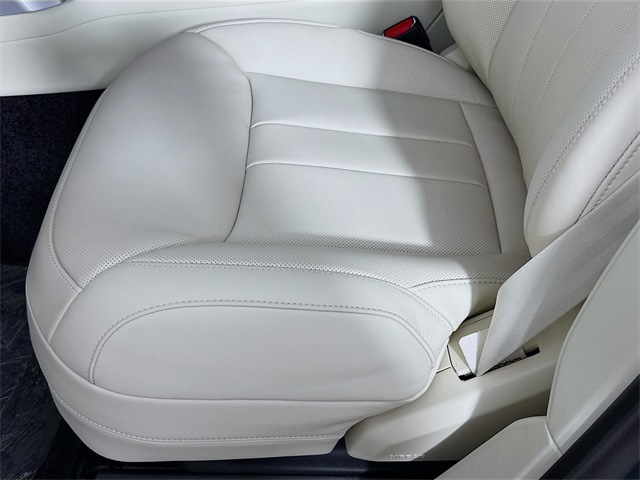 2025 Land Rover Range Rover SE photo 15
