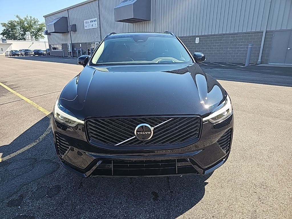 2026 Volvo XC60 B5 photo 2
