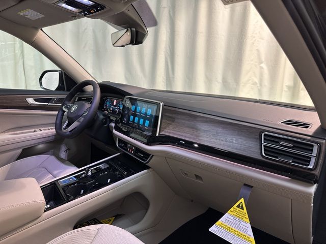 2025 Volkswagen Atlas SEL Premium R-Line photo 32