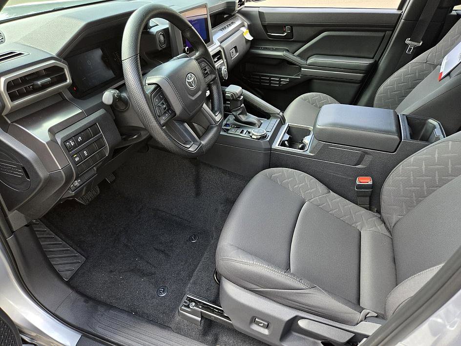 2025 Toyota Tacoma SR5 photo 9