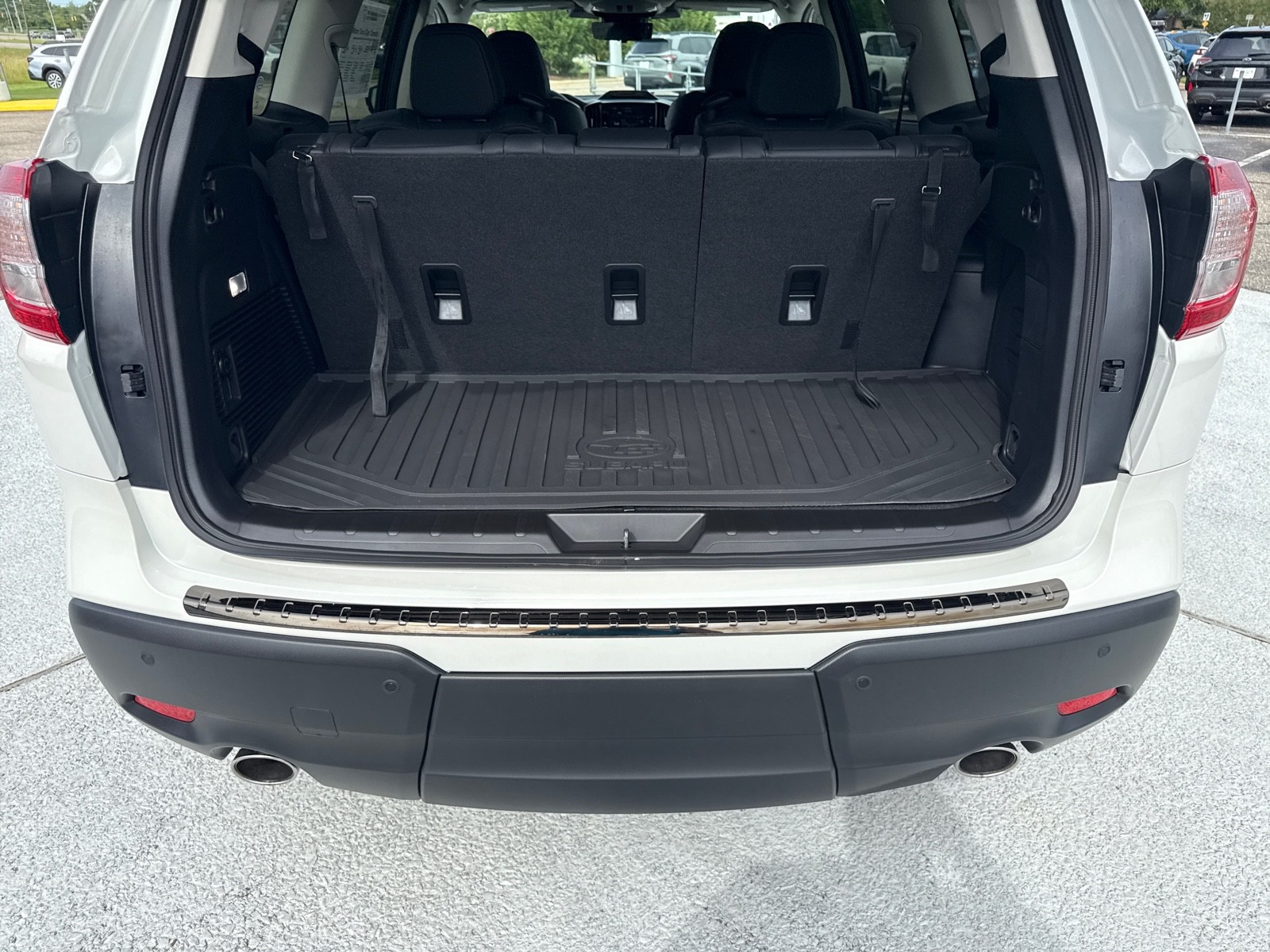 2025 Subaru Ascent Onyx Edition Touring photo 5