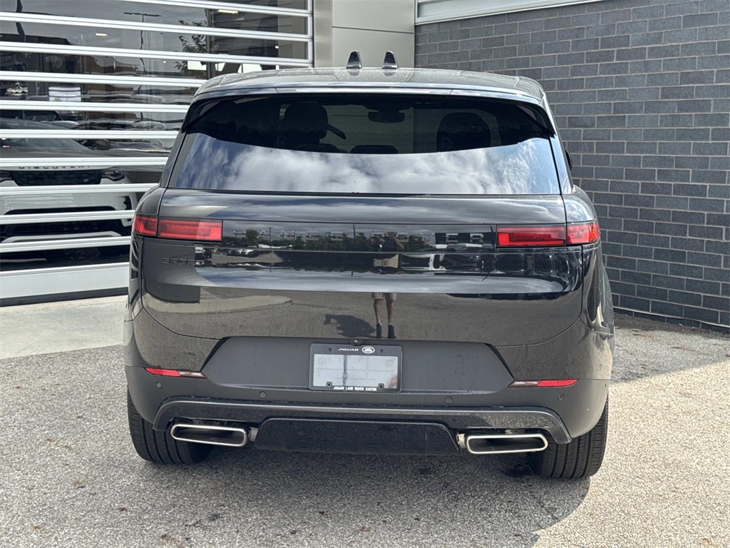 2025 Land Rover Range Rover Sport SE photo 4