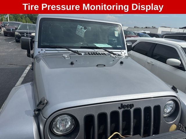 2017 Jeep Wrangler Unlimited Sahara photo 9