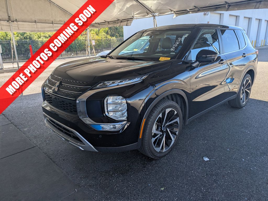 2022 Mitsubishi Outlander Black Edition's photo