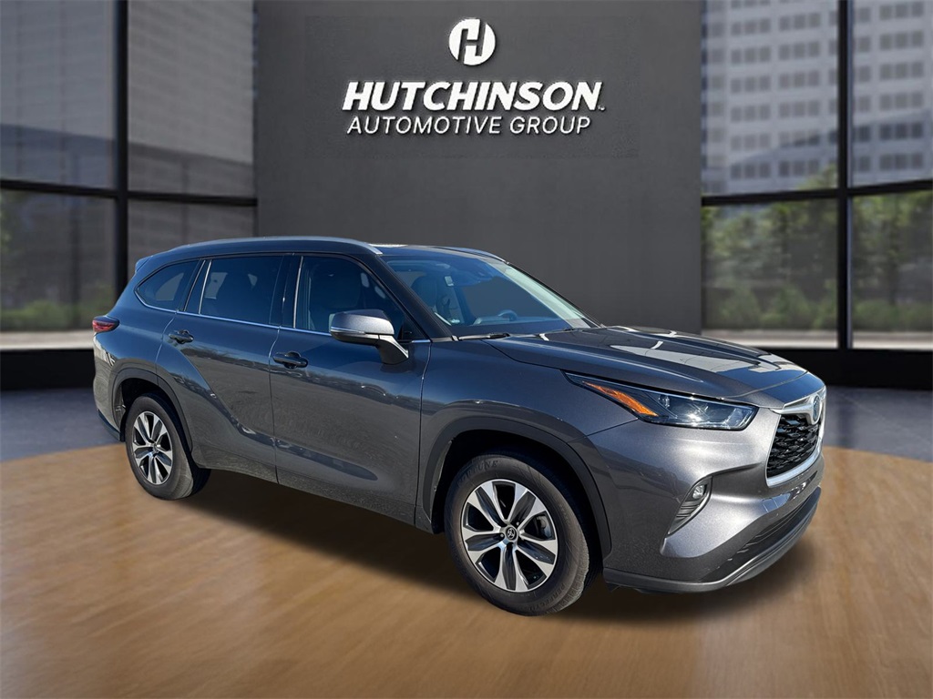 2022 Toyota Highlander XLE's photo