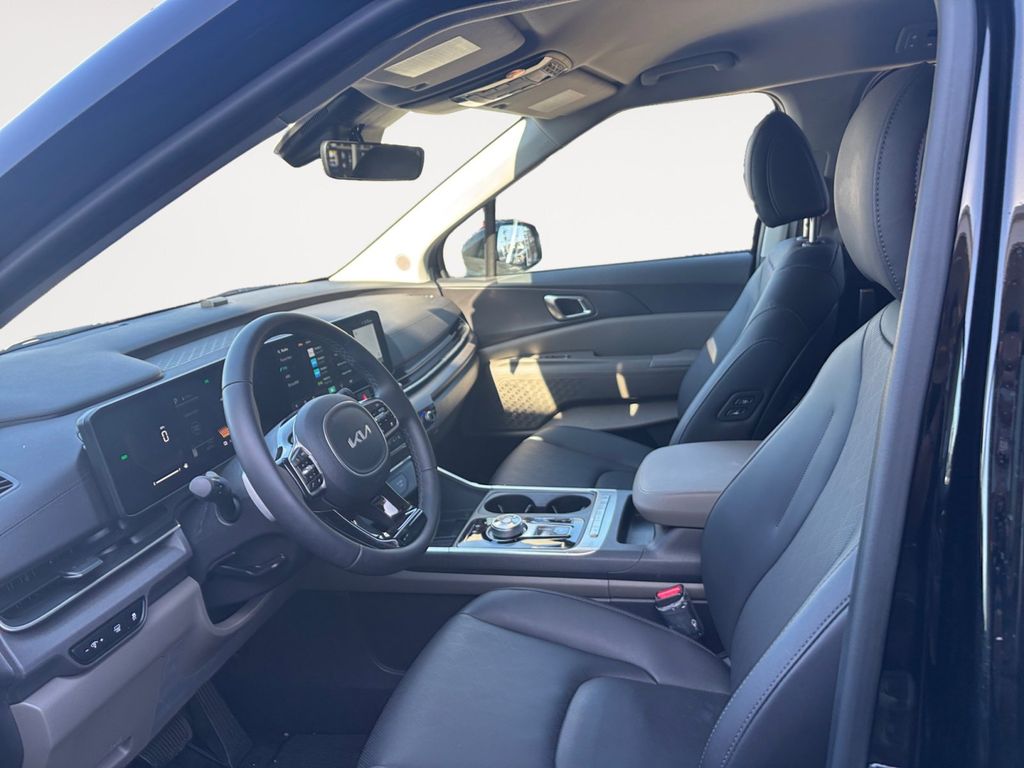 2025 Kia Carnival EX photo 14