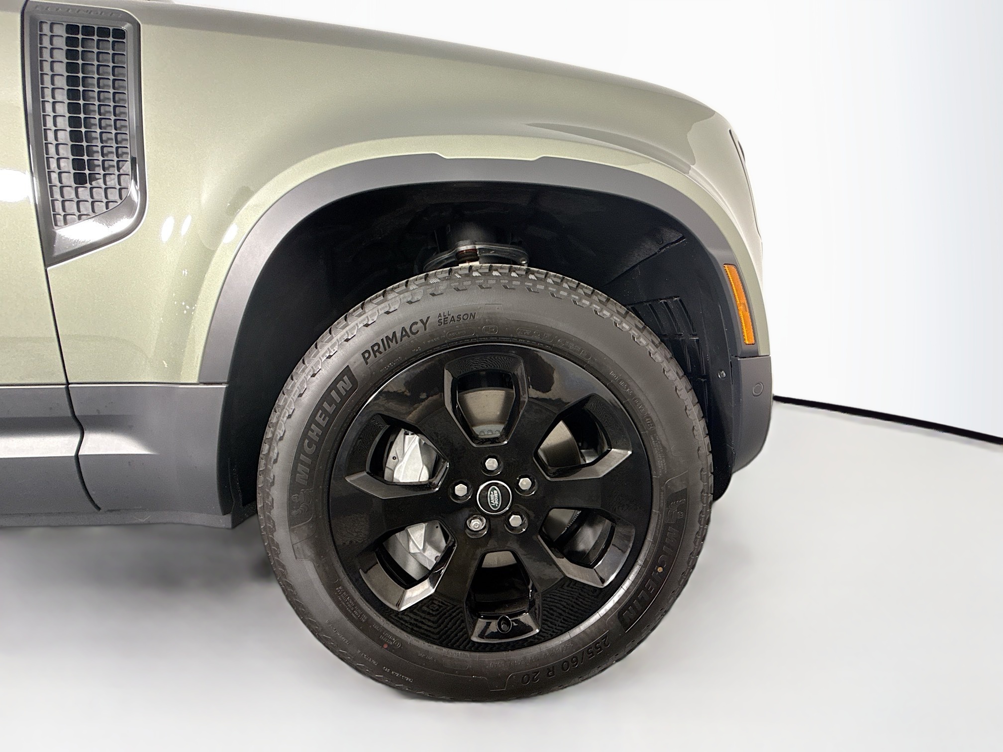 2025 Land Rover Defender 90 S photo 10