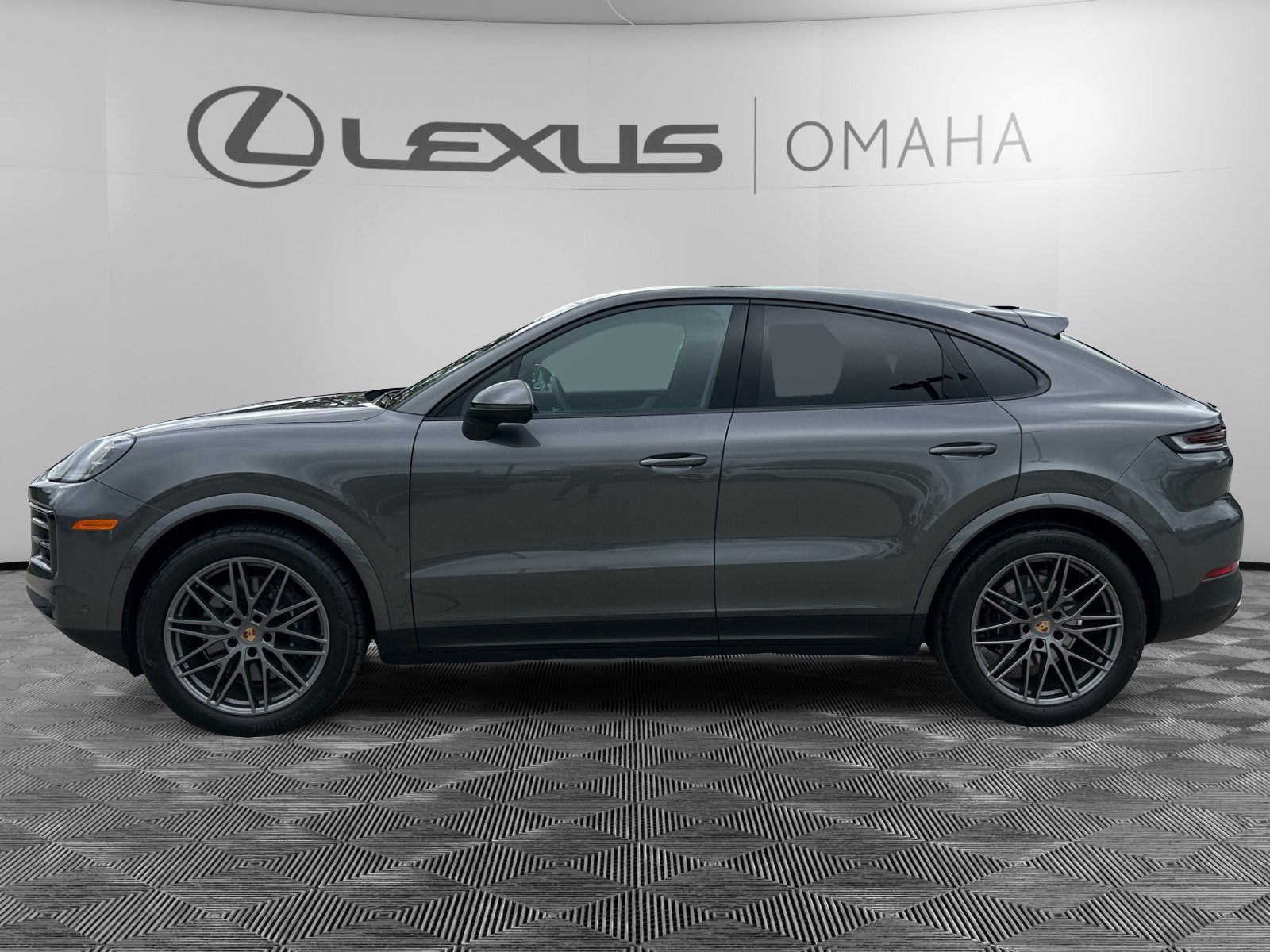 2025 Porsche Cayenne Coupe Base photo 2
