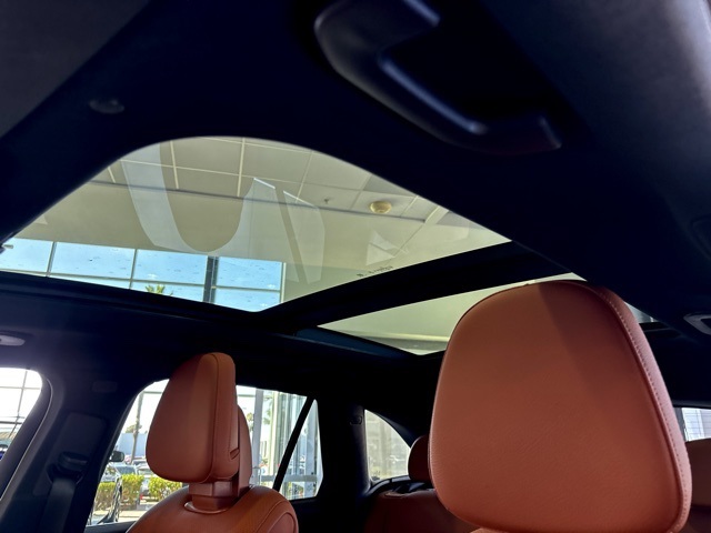 2025 Mercedes Benz GLC 350e 4MATIC photo 4