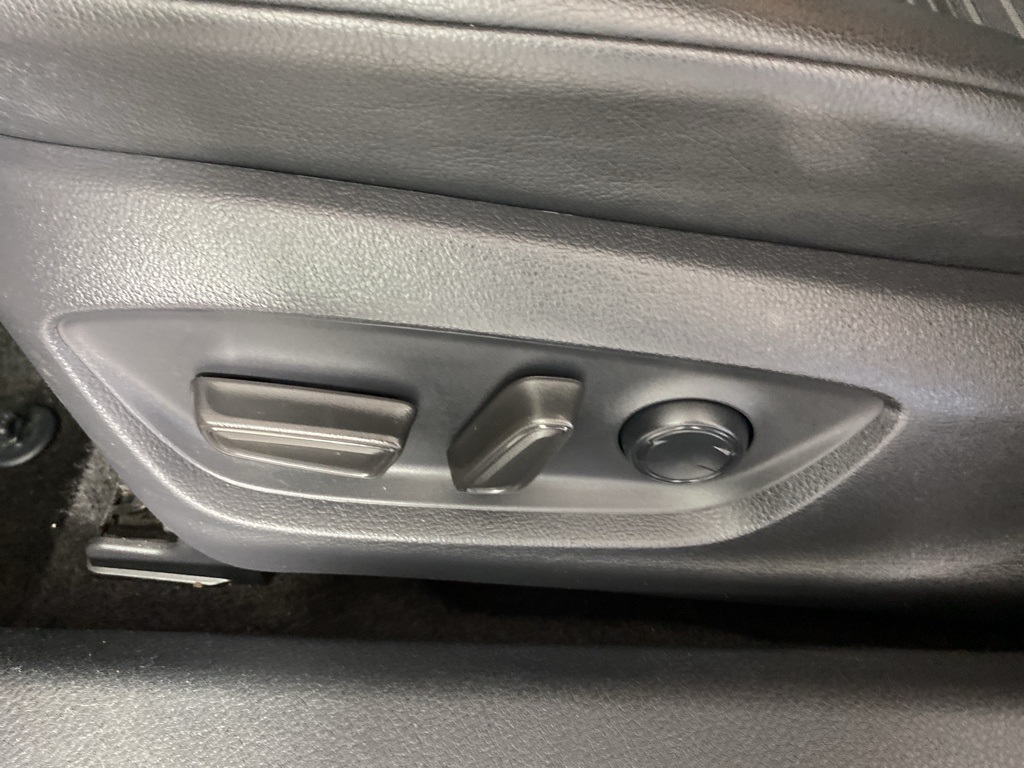 2018 Toyota Camry SE photo 20