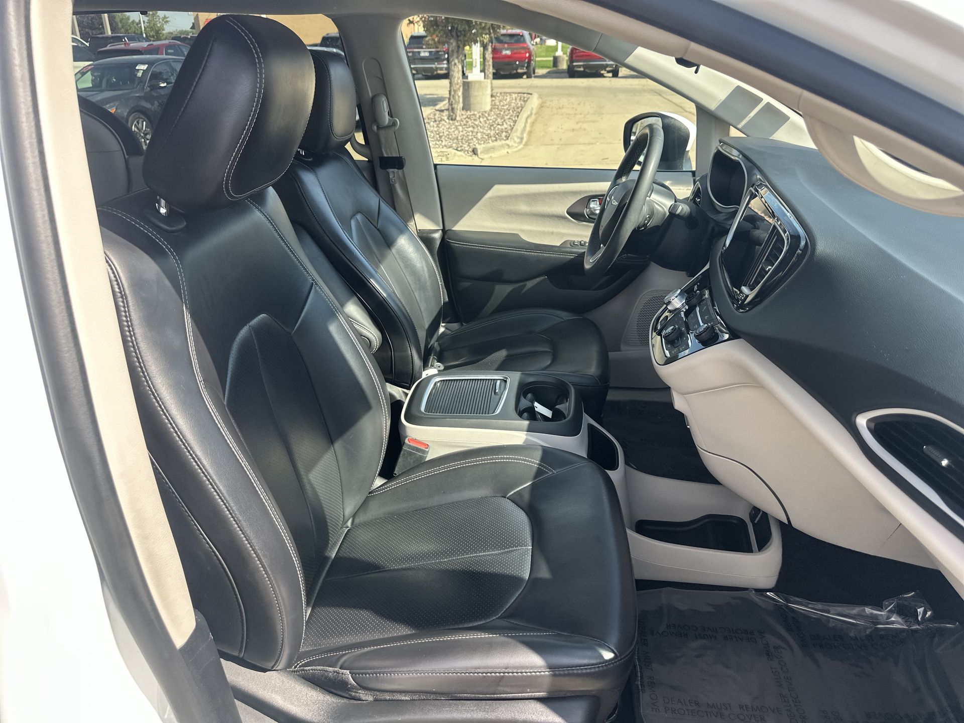 2023 Chrysler Pacifica Touring L photo 24