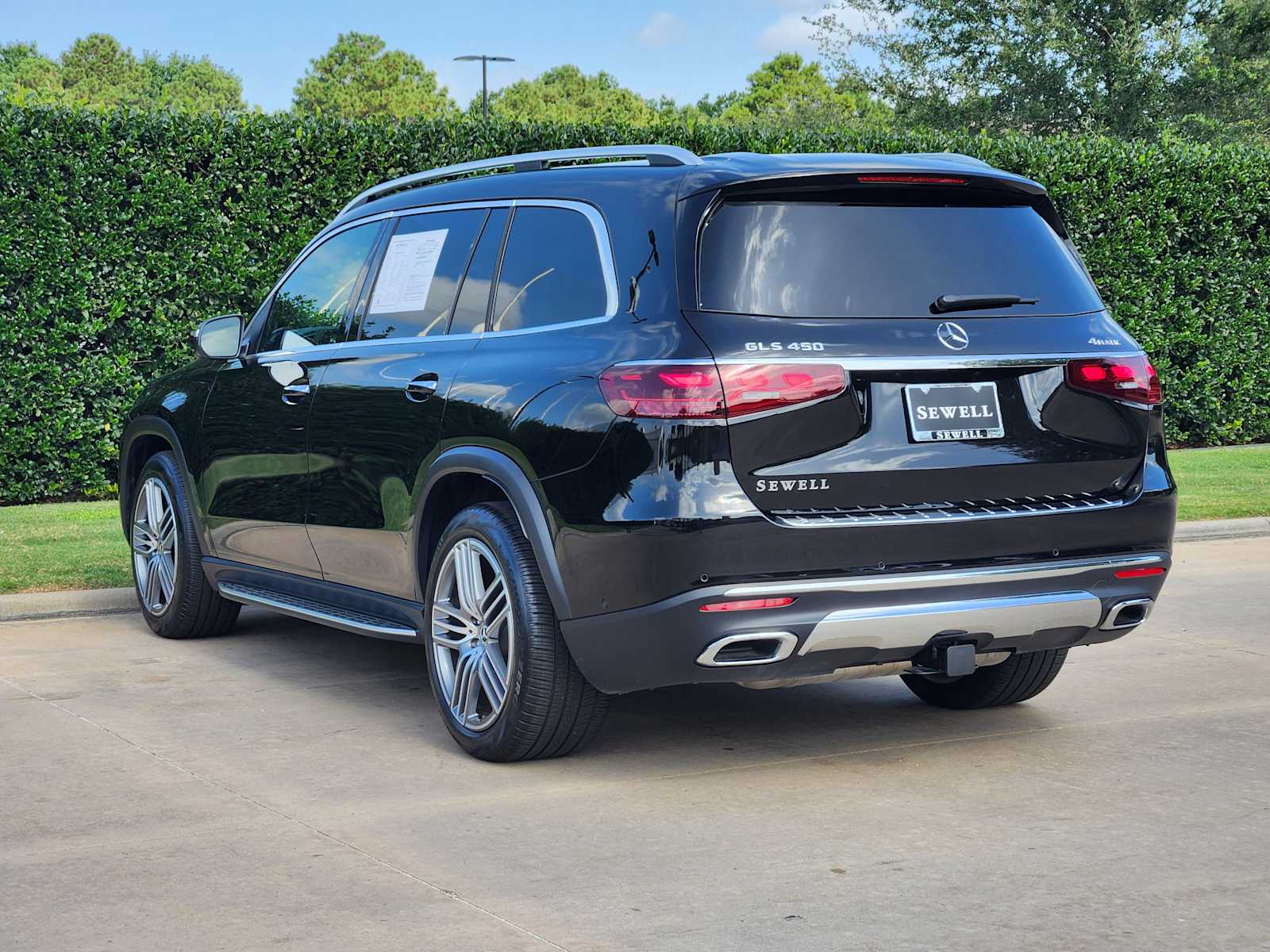 2025 Mercedes Benz GLS 450 4MATIC photo 3