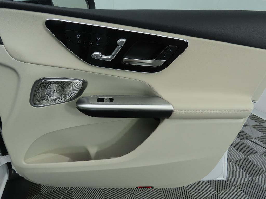 2026 Mercedes Benz GLC 300 4MATIC photo 23
