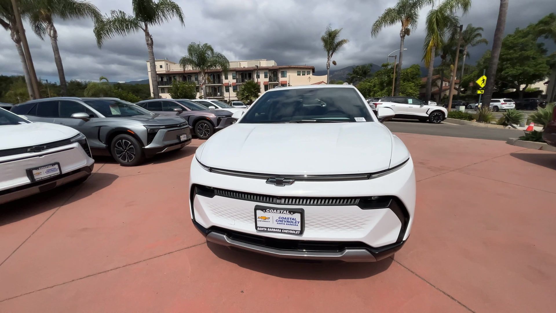 2025 Chevrolet Equinox EV 1LT photo 3