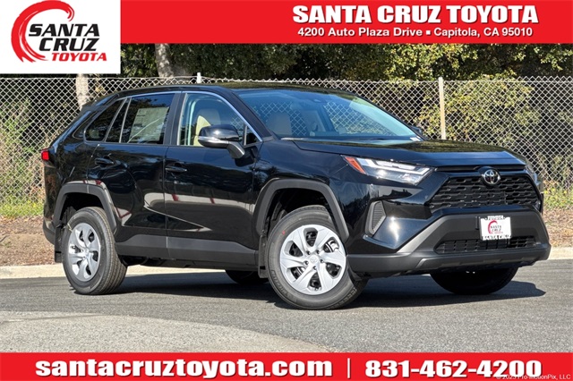 2025 Toyota RAV4 LE's photo