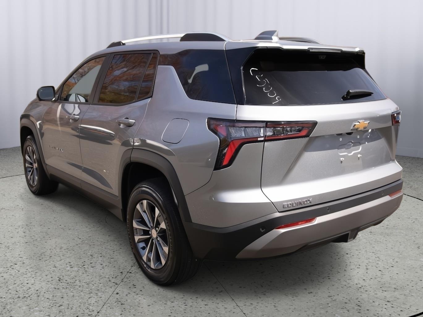 2026 Chevrolet Equinox LT photo 5